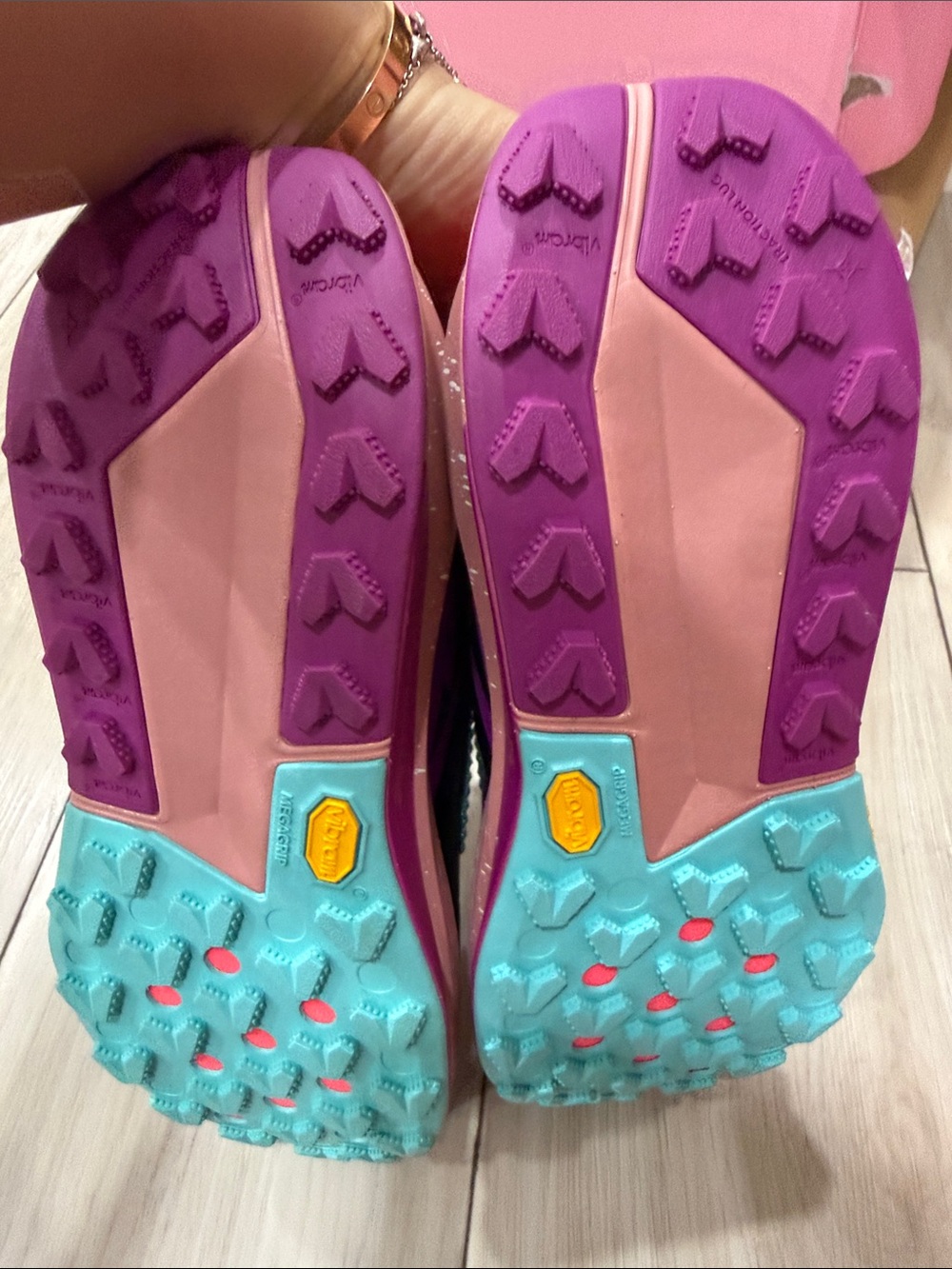 Nike Women’s Black Pink Teal Multi-Color Trail Running Shoes - Picture 9 of 9